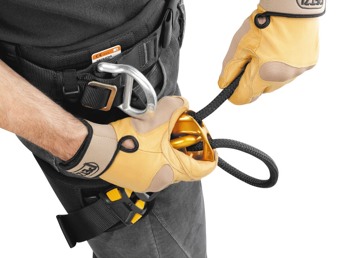 Petzl Verstellbare Befestigungsbrücke für SEQUOIA® & SEQUOIA® SRT Gurte